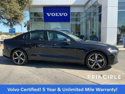 2024 Volvo S60 B5 Plus Dark Theme