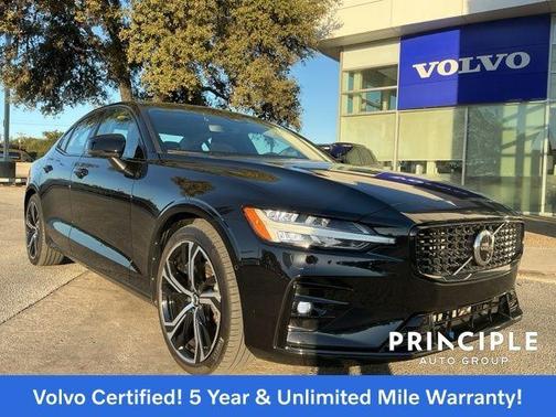 2024 Volvo S60 B5 Plus Dark Theme