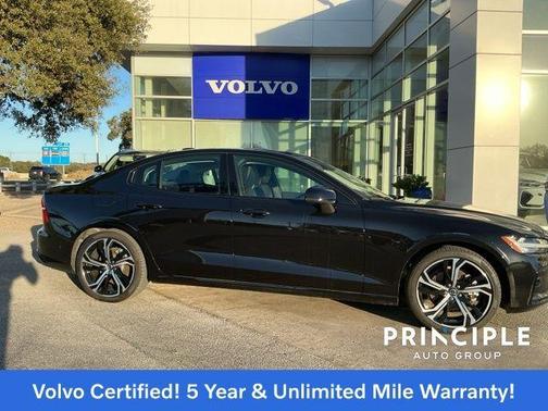 2024 Volvo S60 B5 Plus Dark Theme