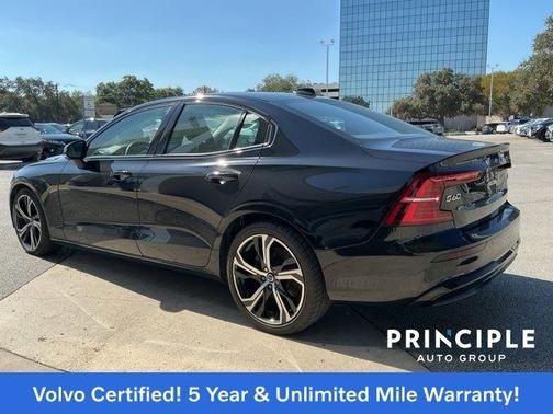 2024 Volvo S60 B5 Plus Dark Theme