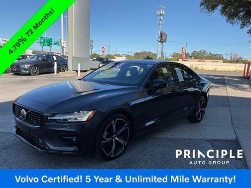 2024 Volvo S60 B5 Plus Dark Theme