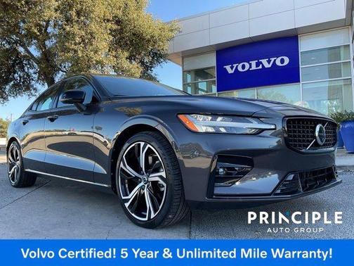 2024 Volvo S60 B5 Plus Dark Theme