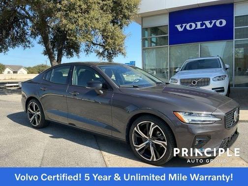 2024 Volvo S60 B5 Plus Dark Theme