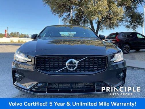 2024 Volvo S60 B5 Plus Dark Theme