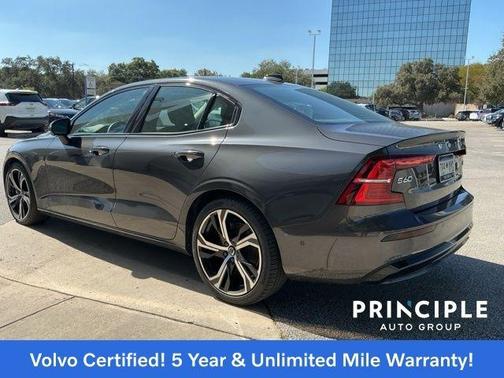 2024 Volvo S60 B5 Plus Dark Theme