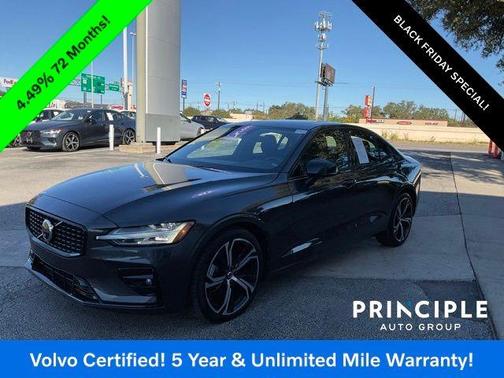 2024 Volvo S60 B5 Plus Dark Theme