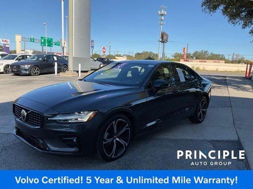 2024 Volvo S60 B5 Plus Dark Theme