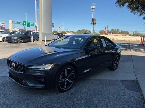 2024 Volvo S60 B5 Plus Dark Theme