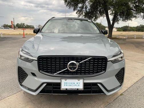 2024 Volvo XC60 B5 Plus Dark Theme