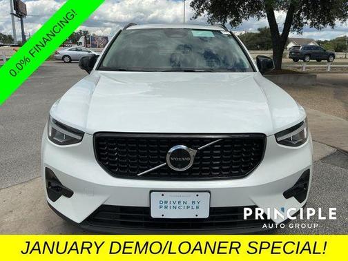 2026 Volvo XC40 B4 Plus