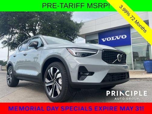 2025 Volvo XC40 B5 Plus Dark Theme
