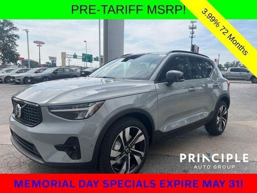 2025 Volvo XC40 B5 Plus Dark Theme