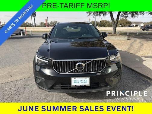 2025 Volvo XC40 B5 Ultra Bright Theme