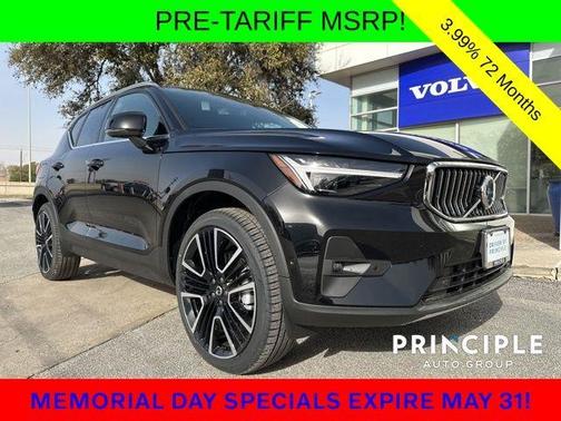 2025 Volvo XC40 B5 Ultra Bright Theme