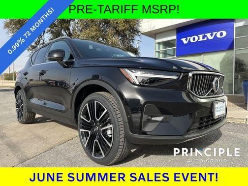 2025 Volvo XC40 B5 Ultra Bright Theme