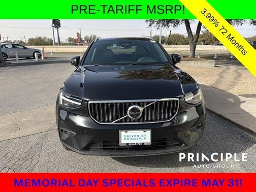 2025 Volvo XC40 B5 Ultra Bright Theme