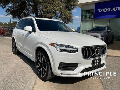 2022 Volvo XC90 T6 Momentum 7 Passenger