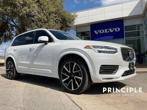 2022 Volvo XC90 T6 Momentum 7 Passenger