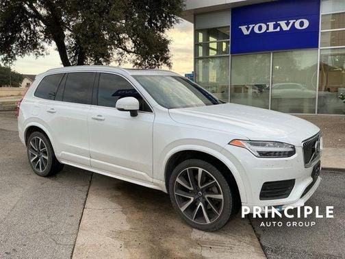 2022 Volvo XC90 T6 Momentum 7 Passenger