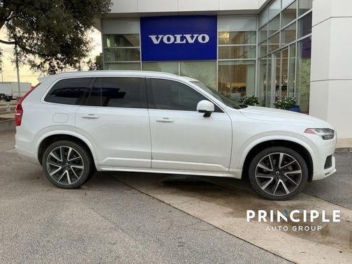 2022 Volvo XC90 T6 Momentum 7 Passenger