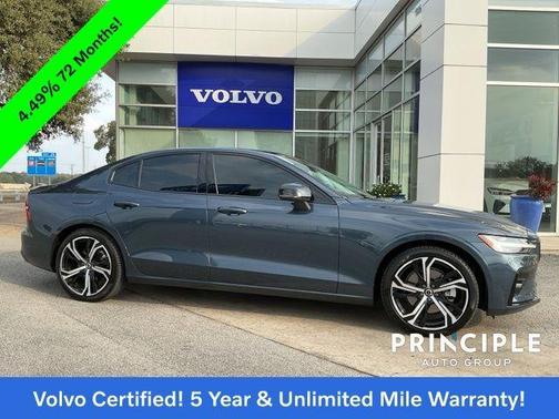 2024 Volvo S60 B5 Plus Dark Theme