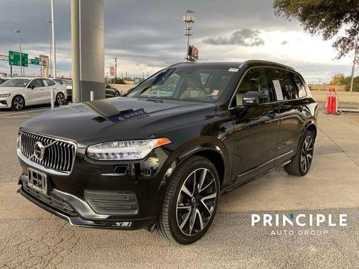 2022 Volvo XC90 T6 Momentum 7 Passenger