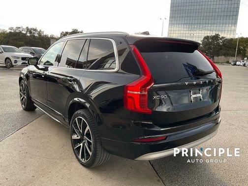 2022 Volvo XC90 T6 Momentum 7 Passenger