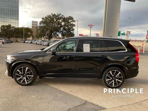 2022 Volvo XC90 T6 Momentum 7 Passenger