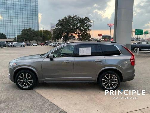 2018 Volvo XC90 T6 Momentum