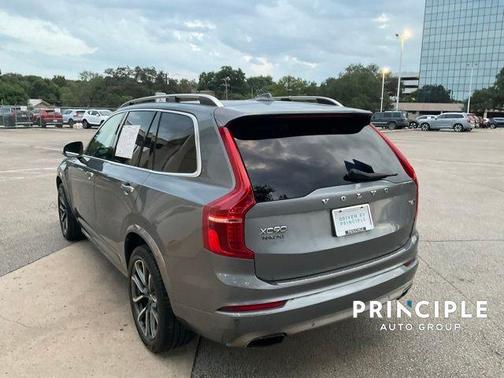 2018 Volvo XC90 T6 Momentum