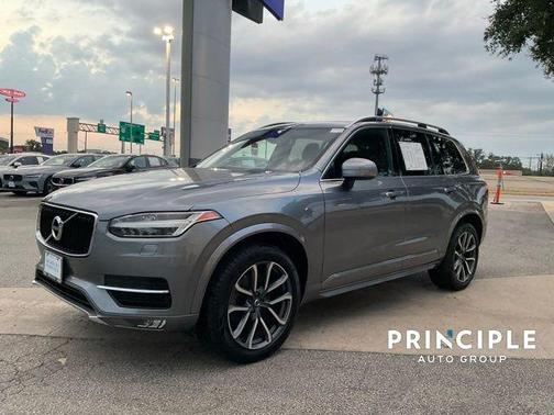 2018 Volvo XC90 T6 Momentum