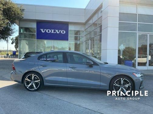 2024 Volvo S60 B5 Plus Dark Theme