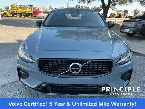 2024 Volvo S60 B5 Plus Dark Theme