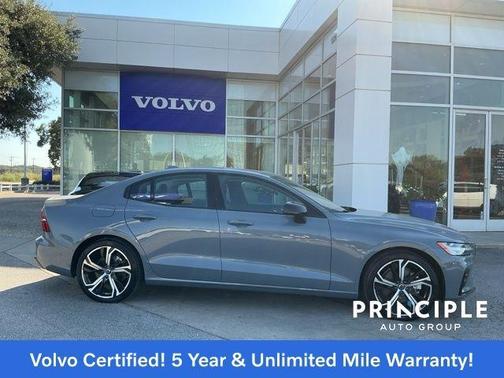 2024 Volvo S60 B5 Plus Dark Theme