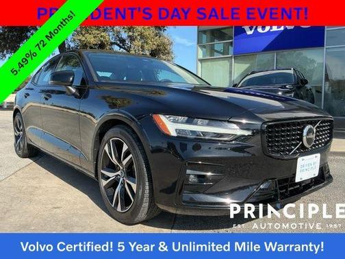 2024 Volvo S60 B5 Core Dark Theme