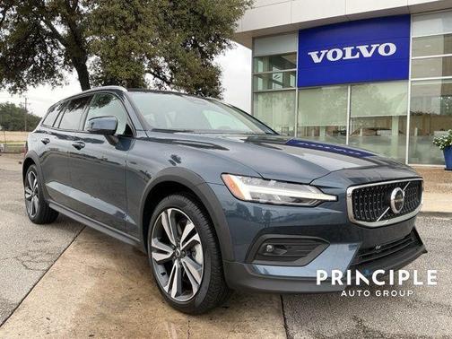 2025 Volvo V60 Cross Country B5 Plus