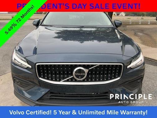 2025 Volvo V60 Cross Country B5 Plus