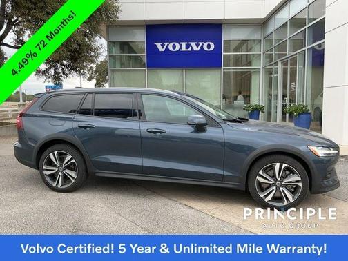 2025 Volvo V60 Cross Country B5 Plus