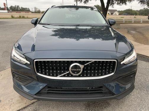 2025 Volvo V60 Cross Country B5 Plus