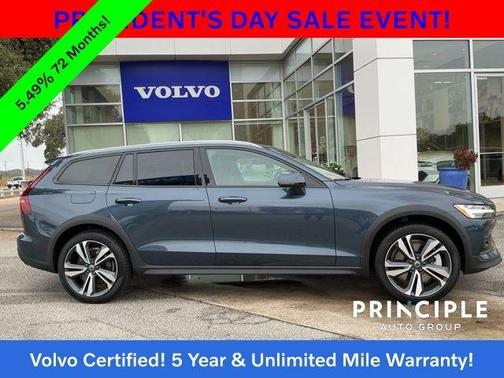 2025 Volvo V60 Cross Country B5 Plus
