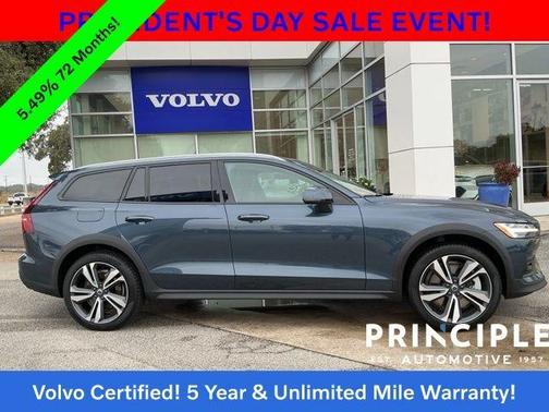 2025 Volvo V60 Cross Country B5 Plus