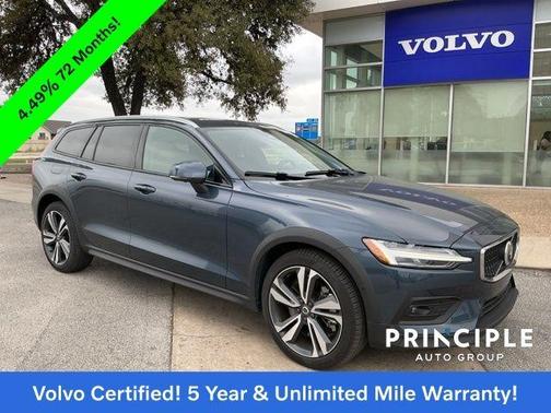 2025 Volvo V60 Cross Country B5 Plus