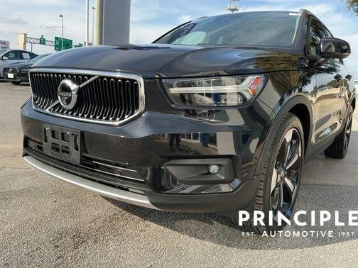 2019 Volvo XC40 T5 Momentum