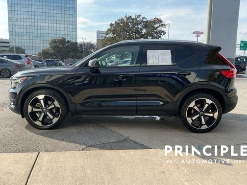 2019 Volvo XC40 T5 Momentum