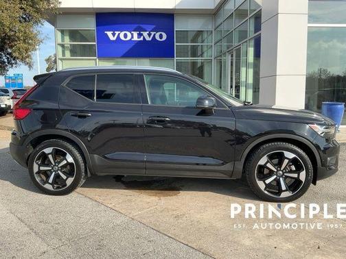 2019 Volvo XC40 T5 Momentum