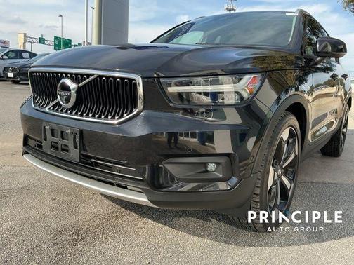 2019 Volvo XC40 T5 Momentum