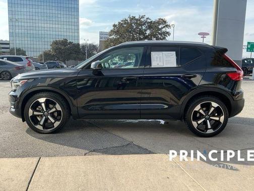 2019 Volvo XC40 T5 Momentum