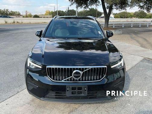 2025 Volvo XC40 B5 Core Bright Theme