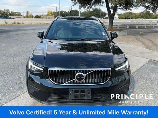 2025 Volvo XC40 B5 Core Bright Theme