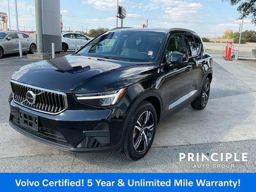 2025 Volvo XC40 B5 Core Bright Theme